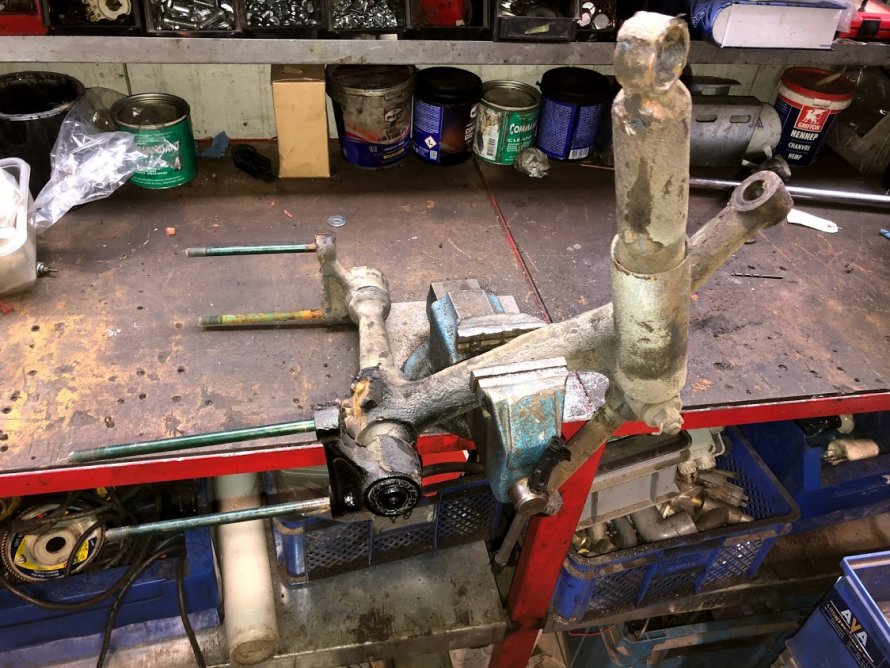 Demontage "torsiestang" na 45 jaar, altijd lastig !