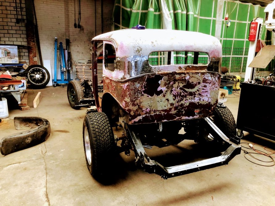 Rover 10 V8 Hotrod krijgt vorm.......