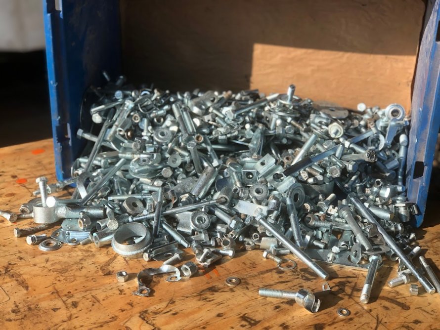 "therapeutisch klusje"......... sorteren blauwverzinkt Rover materiaal