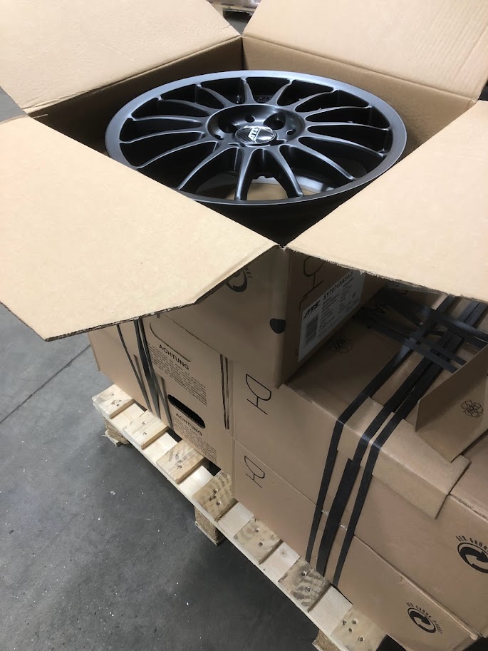 Voorbereidingen Goodwood FOS : extra setje velgen banden SD1 Computervision