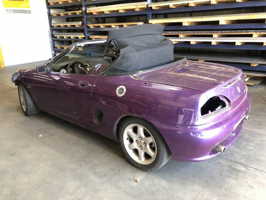 MG F "gereed maken voor paintjob!"