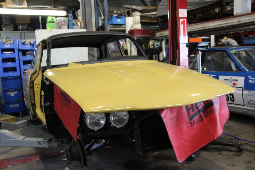 Rover P6 3500S Almond Yellow