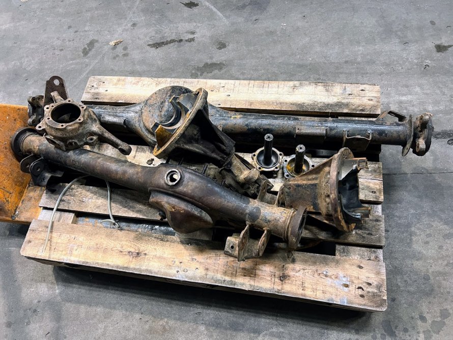 DAKAR 4x4 assen gereed voor stralen & poedercoaten