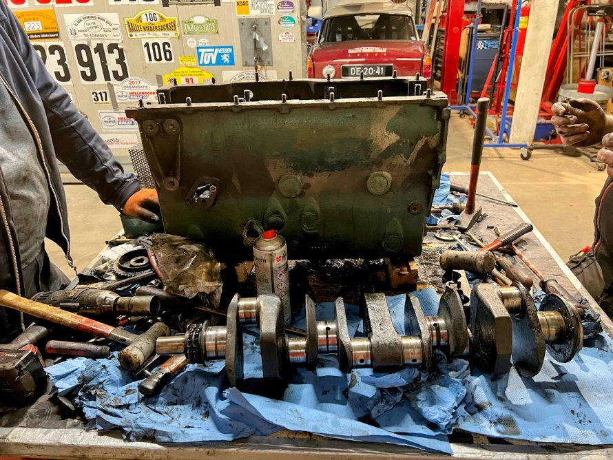 Rover 16hp motor gedemonteerd.......