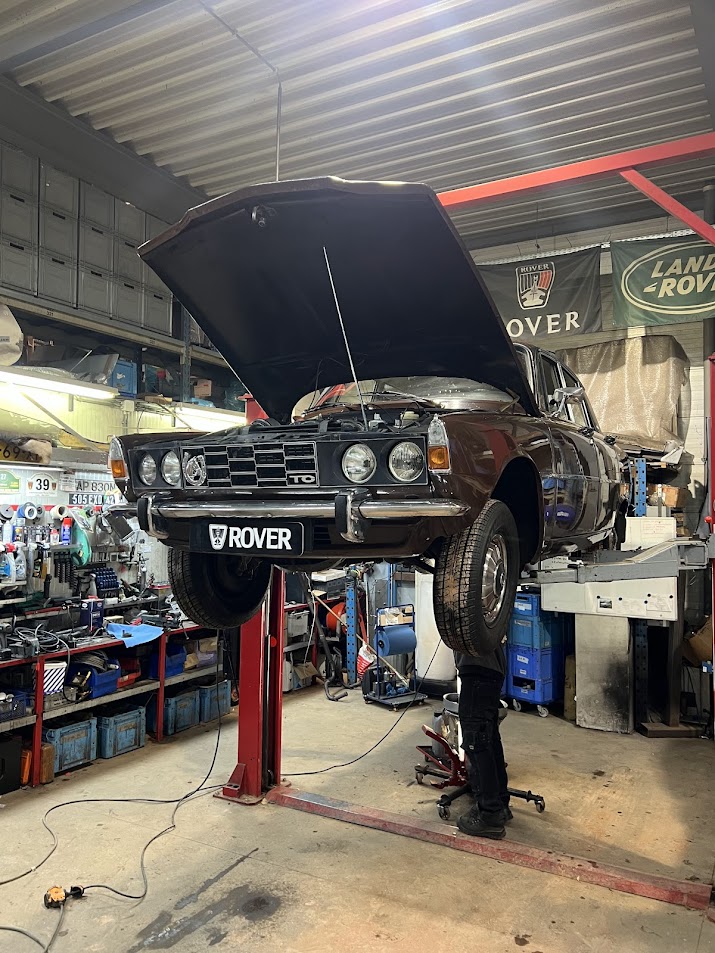 Rover P6 2200TC binnen voor "groot" onderhoud .....