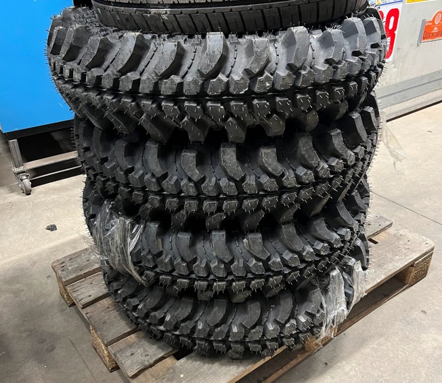 Nieuw rubber voor de Range Rover Dakar 4x4