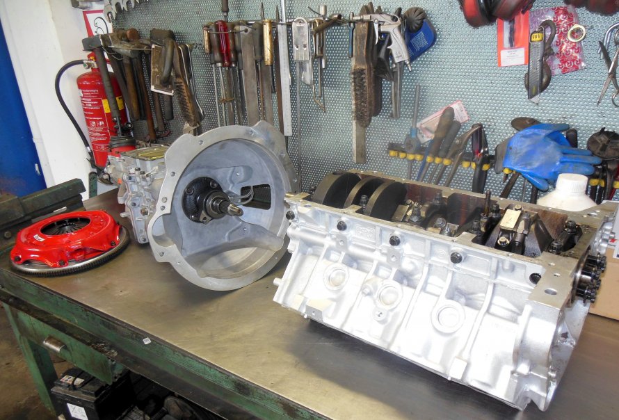 05-04-2014 De V8 en Tremec bak