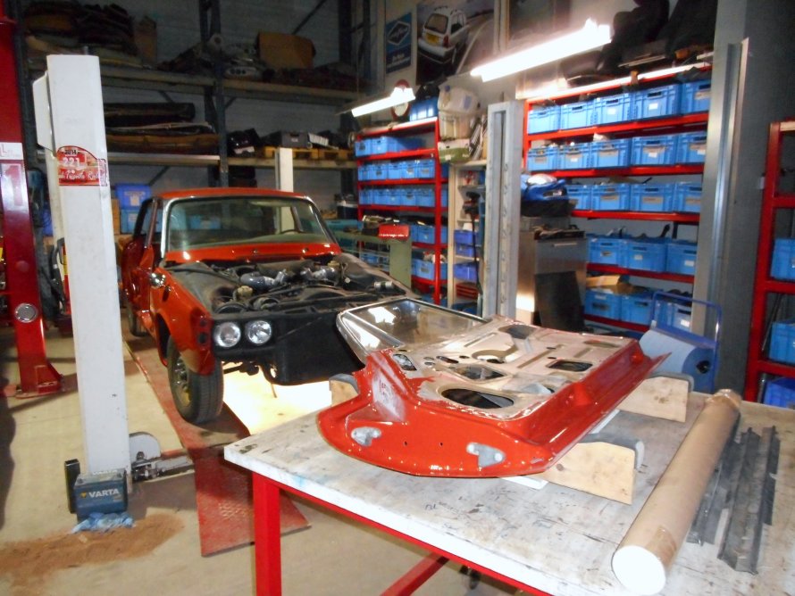 2-12-2014 De 1e deur afmonteren & afhangen