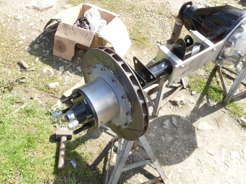 28-4-2015 "Overzicht achteras met diff en geventileerde schijven" 