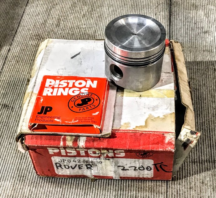 Rover P6 2200TC zuigerset NOS +0,3