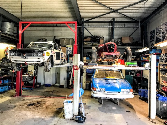Welkom in onze "Classic Rover Rally Team" werkplaats...