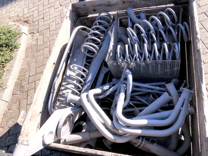 Rover P6 Parts  : stralen gereed, klaar om te poedercoaten !!