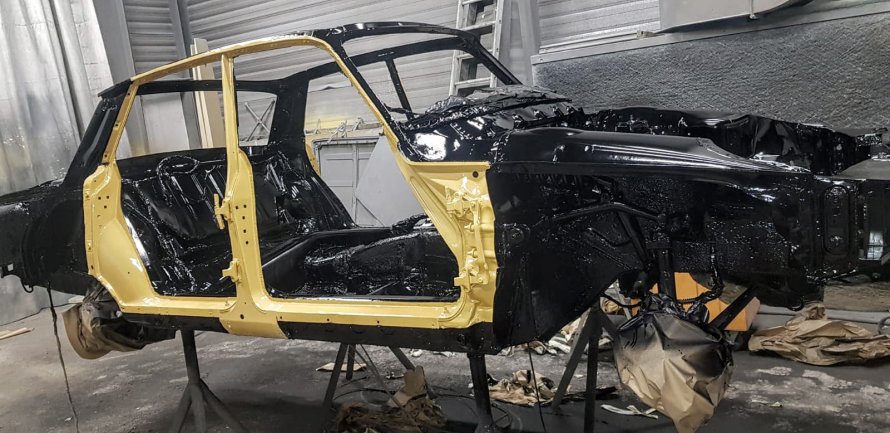 Rover P6 3500 / afbouwen na complete paintjob !