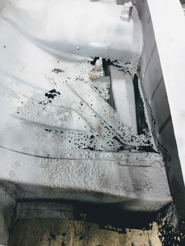 P6 Estate; voorbereidingen voor plaatwerker; "voorstralen"