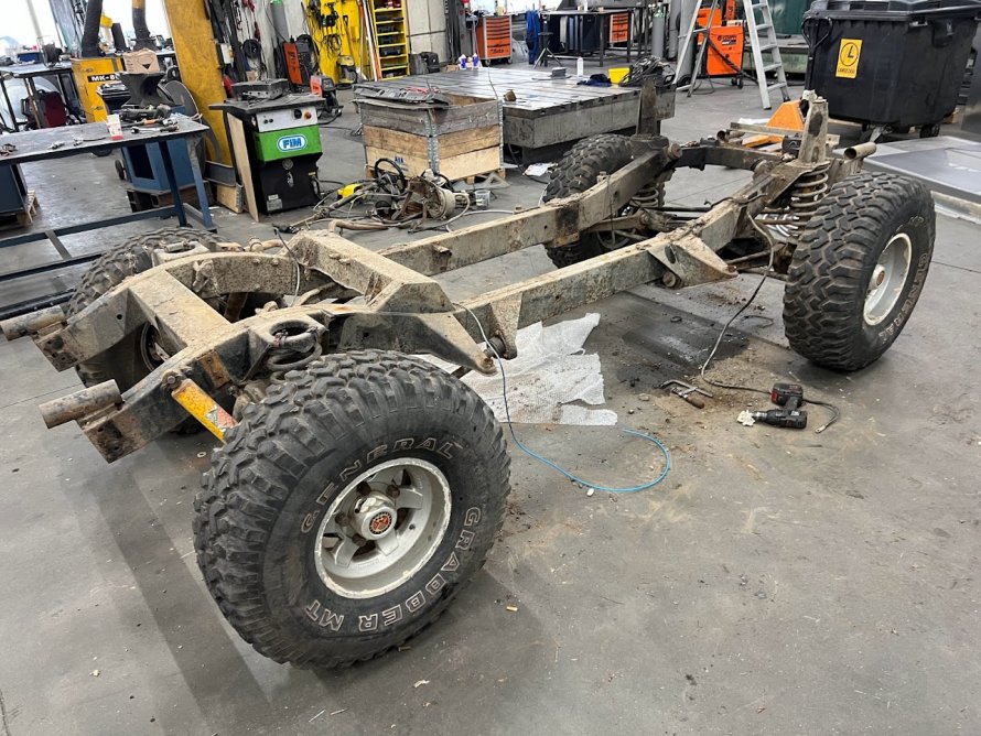 DAKAR 4x4 demontage schiet mooi op !