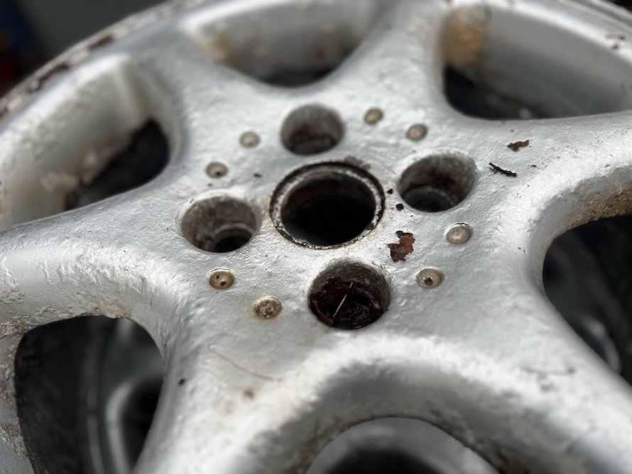 Next job: stralen & coaten Rover 800 velgen