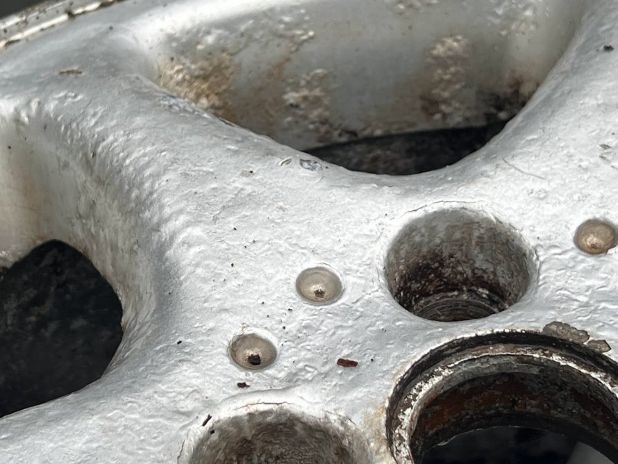 Next job: stralen & coaten Rover 800 velgen