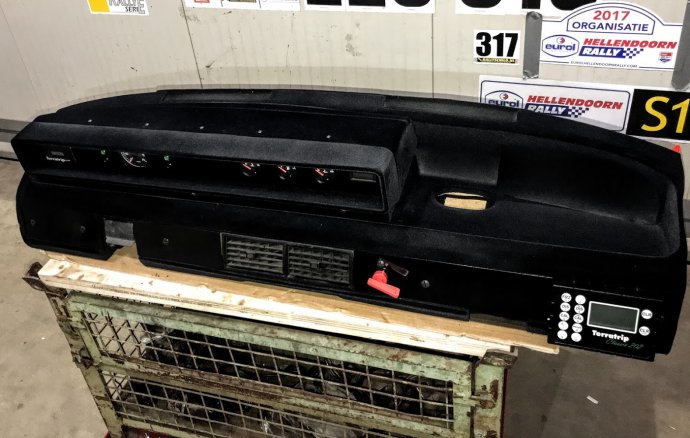 Rover SD1 dashbord/flocken gereed !