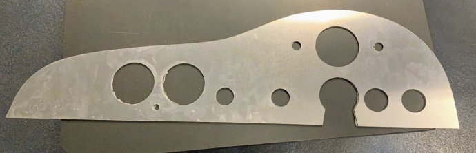 Update : Henk heeft een 2e dummy DASHBORD plaat gesneden